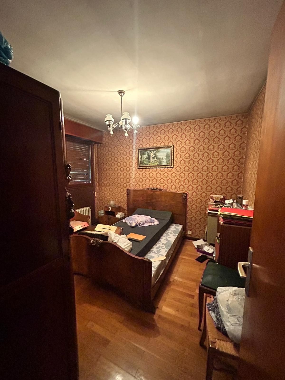Chambre meublée avant débarras